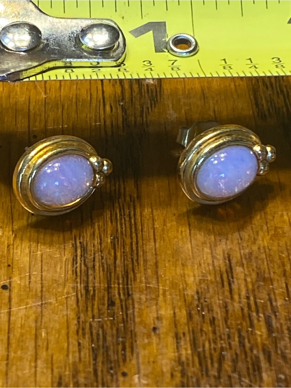 VINTAGE 1989 AVON RADIANT OPALESQUE EARRINGS faux opal